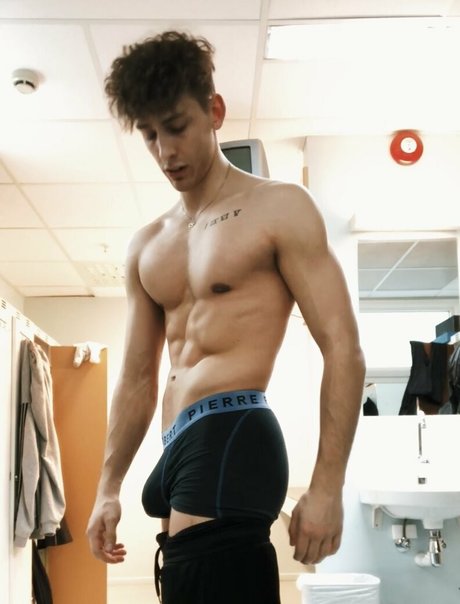 battyboyfree model beautiful photos