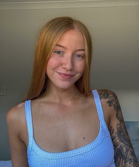 Little miss red pornographic star pic