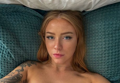 Little miss red pornstar exclusive gallery