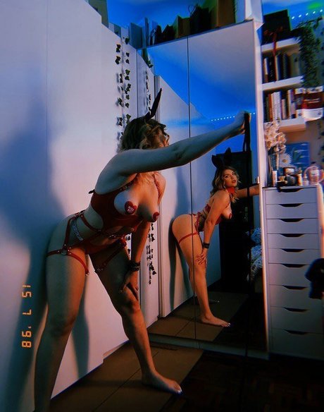 Annie Queen erotic model images