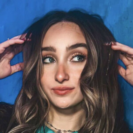 McKenzie Brooke hd model pic