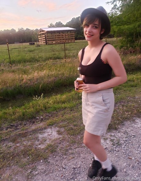 pink kunt art actress galleries