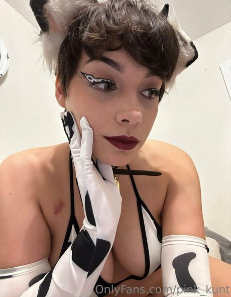 pink kunt model photos