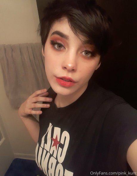 pink kunt pornographic model picture