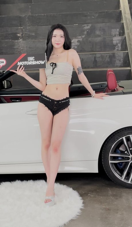 Hayun erotic pornstar photos