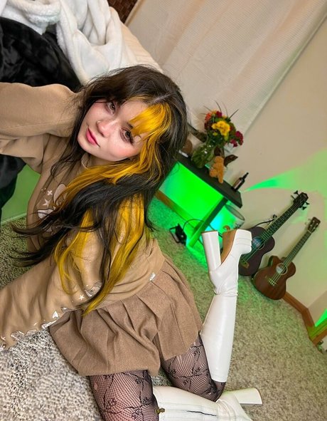 Bootyhaver model beautiful images