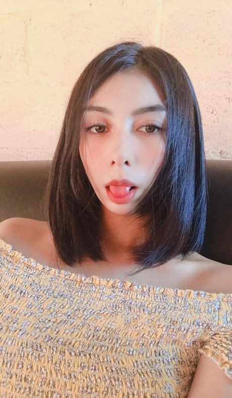 Lilywaifu pornstar erotic pic