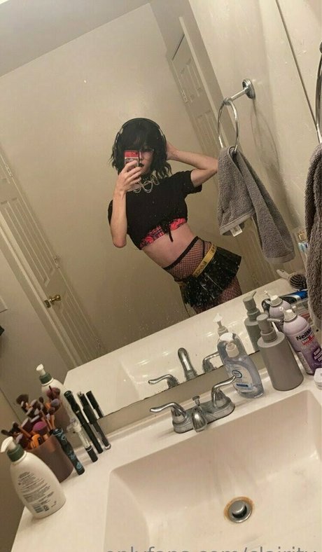 clairity beautiful model img