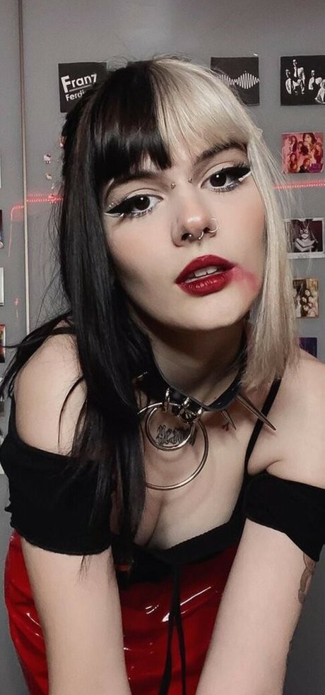 Lovecherrybella art model picture