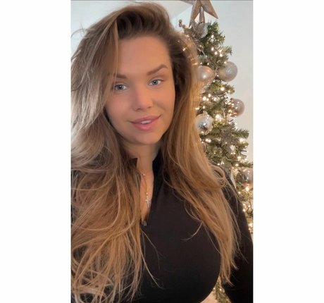 Joyce Straten free star gallery