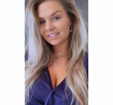 Joyce Straten pretty actress photo