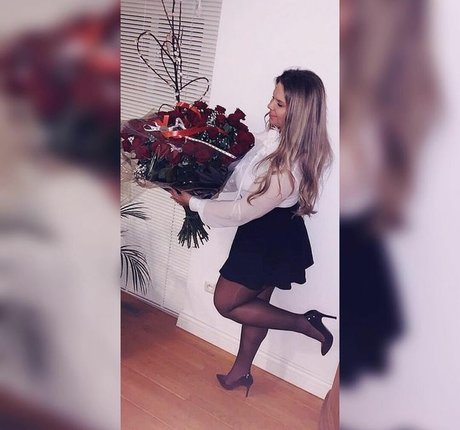 Joyce Straten model free pictures