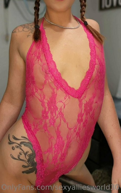 sexyalliesworld30 star naked picture