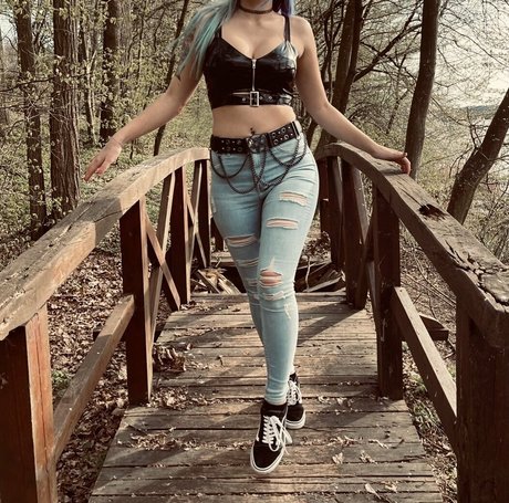 hollyhellfree pretty actress archive