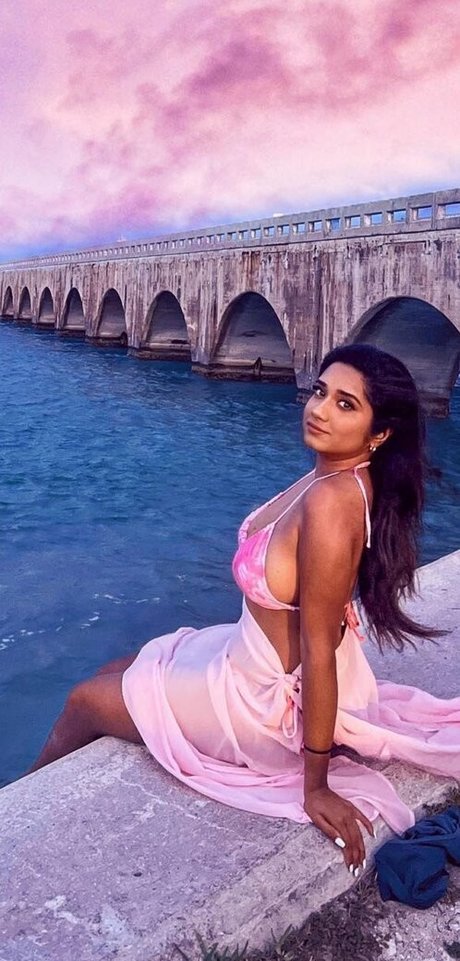 iconicolee naked star gallery