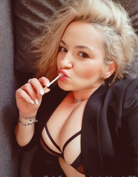 cuteblonde85 hot actress gallery