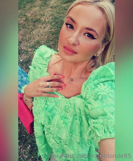 cuteblonde85 naked model galleries