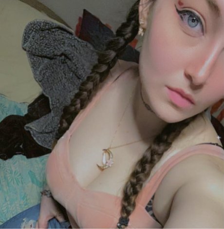 Lylah Love sex actress img