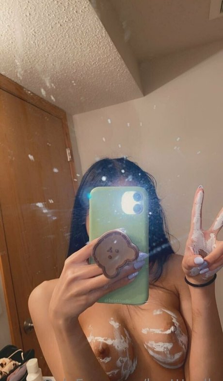 bratttyelle star naked picture