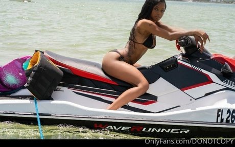 rhondap sexy model picture