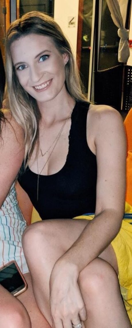 BasicWitGirl star erotic pic