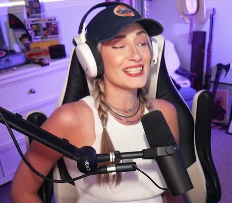 BasicWitGirl sex actress picture