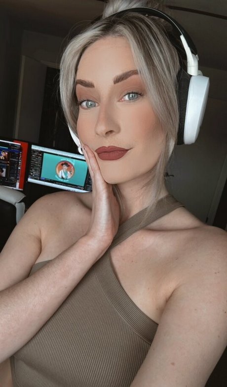 BasicWitGirl art model img