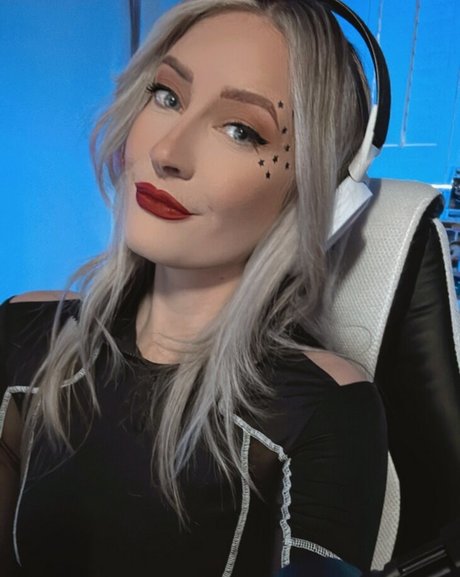 BasicWitGirl naked pornstar photos