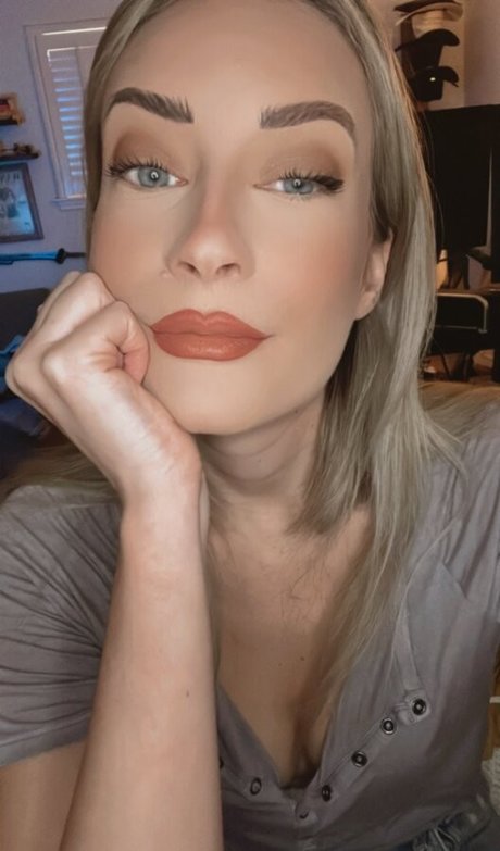 BasicWitGirl model nude gallery