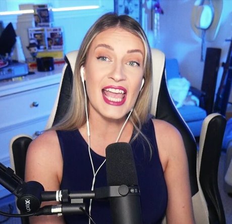 BasicWitGirl hot actress photo