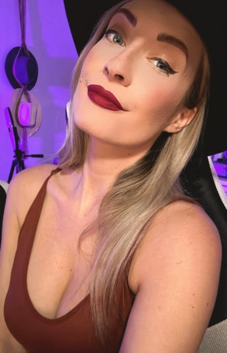 BasicWitGirl star top img