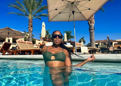 Ariane Andrew naked star pictures