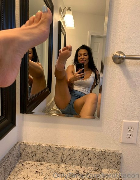 torothadon model pornographic pics