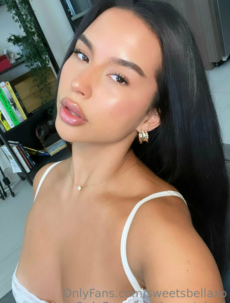 sweetsbellaxo erotic model img