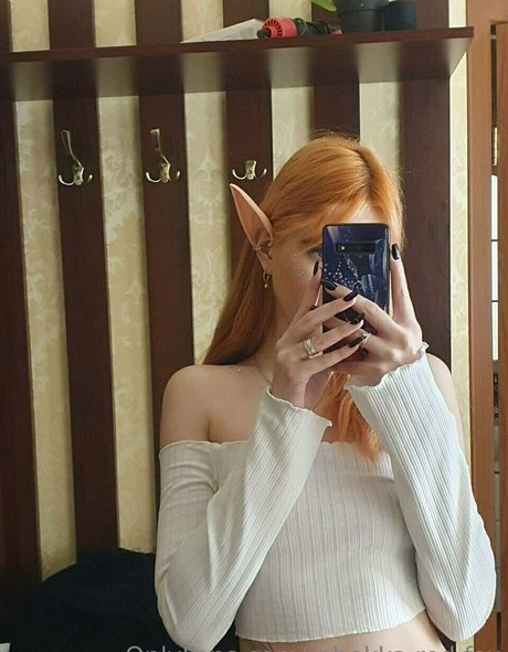 rebekka red fox model high quality image