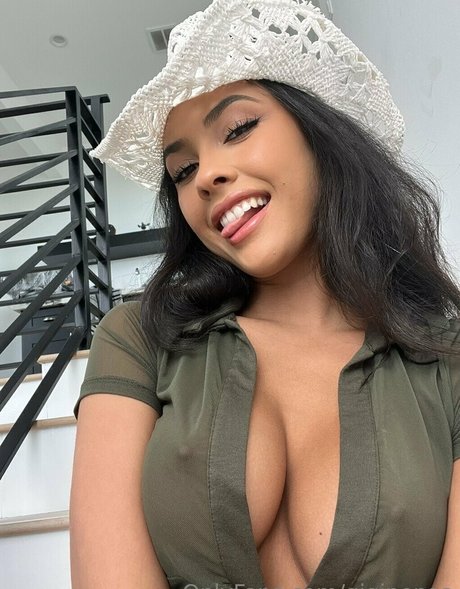 gigipenaa star nude galleries