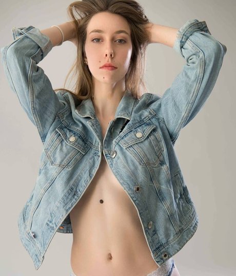 Ella Kosov naked actress pic