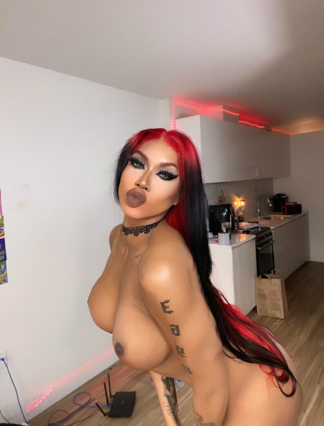 luckiesuniverse model adult archive