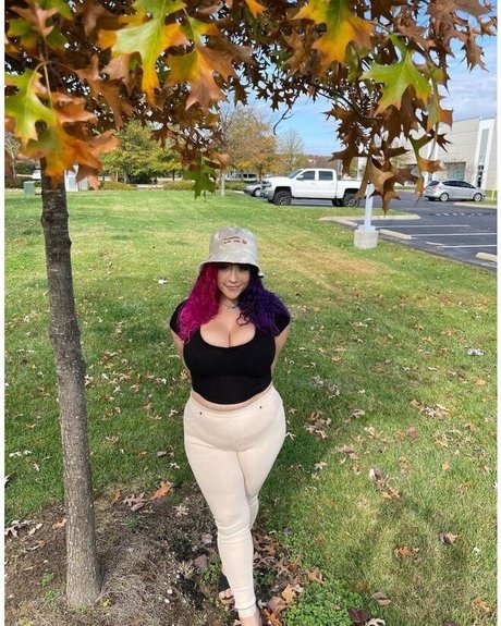 Harlee Queeni erotic actress photos