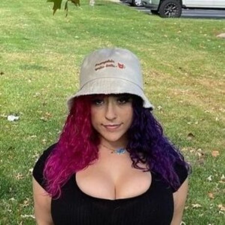 Harlee Queeni nude model pictures