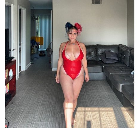 Harlee Queeni exclusive actress photo