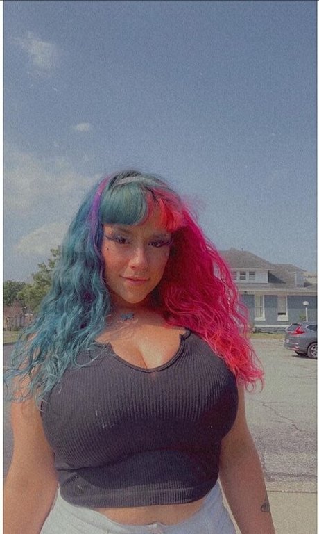 Harlee Queeni pretty star photos