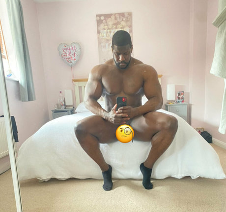 pleasure12368 nudes model img