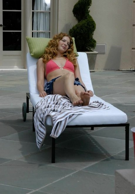 Rachelle Lefevre pornstar naked images