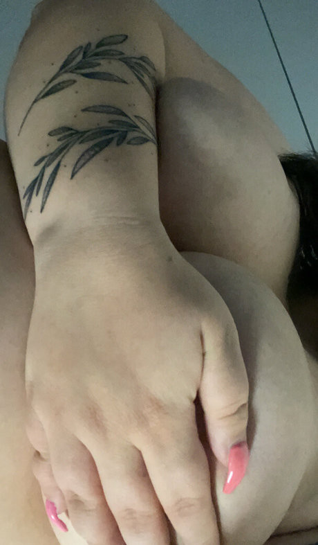 wild kitty9 model exclusive image