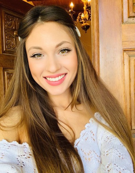 Annablossom naked star image