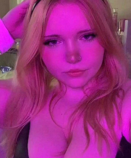 yourstrulysav erotic star archive