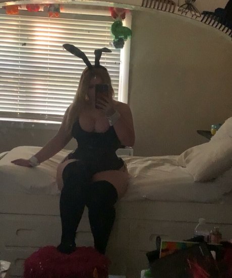 yourstrulysav pornstar nudes image