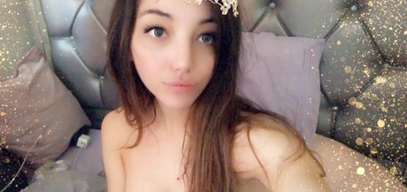 moonstreuxx art model photo