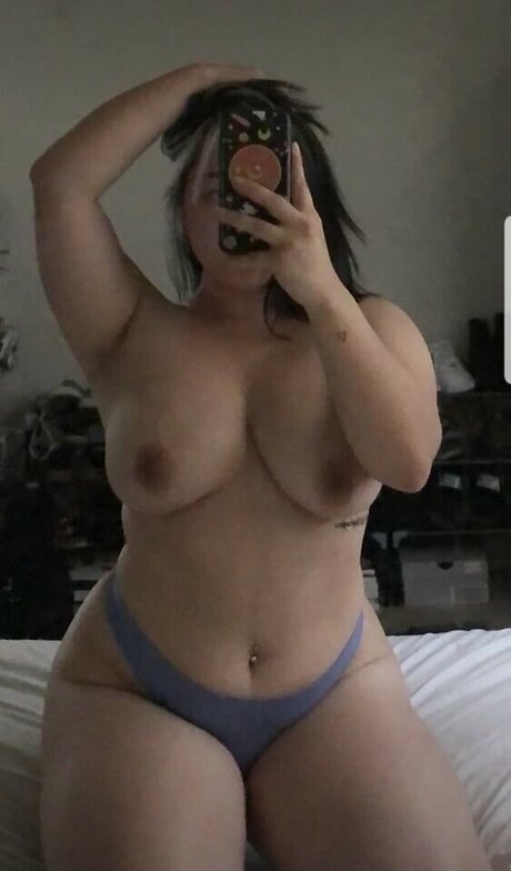 Valentine Thao hot actress pictures